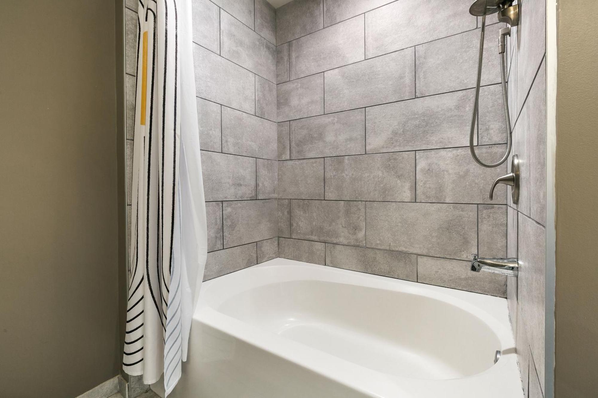 Luxury 2-Bedroom Condo Steps Away From The French Quarter New Orleans Esterno foto